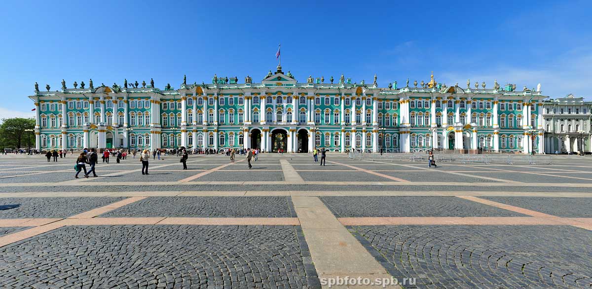 Зимний дворец с Дворцовой площади
