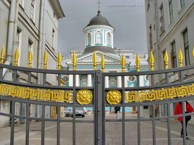 Ворота армянской церкви