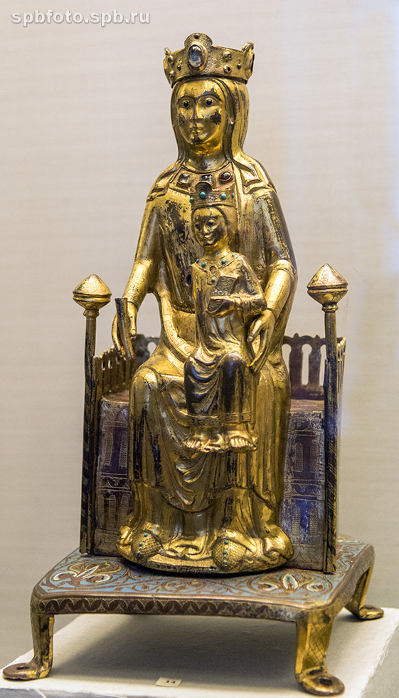 Дарохранительница в виде фигурки Мадонны с младенцем, сидящей на троне