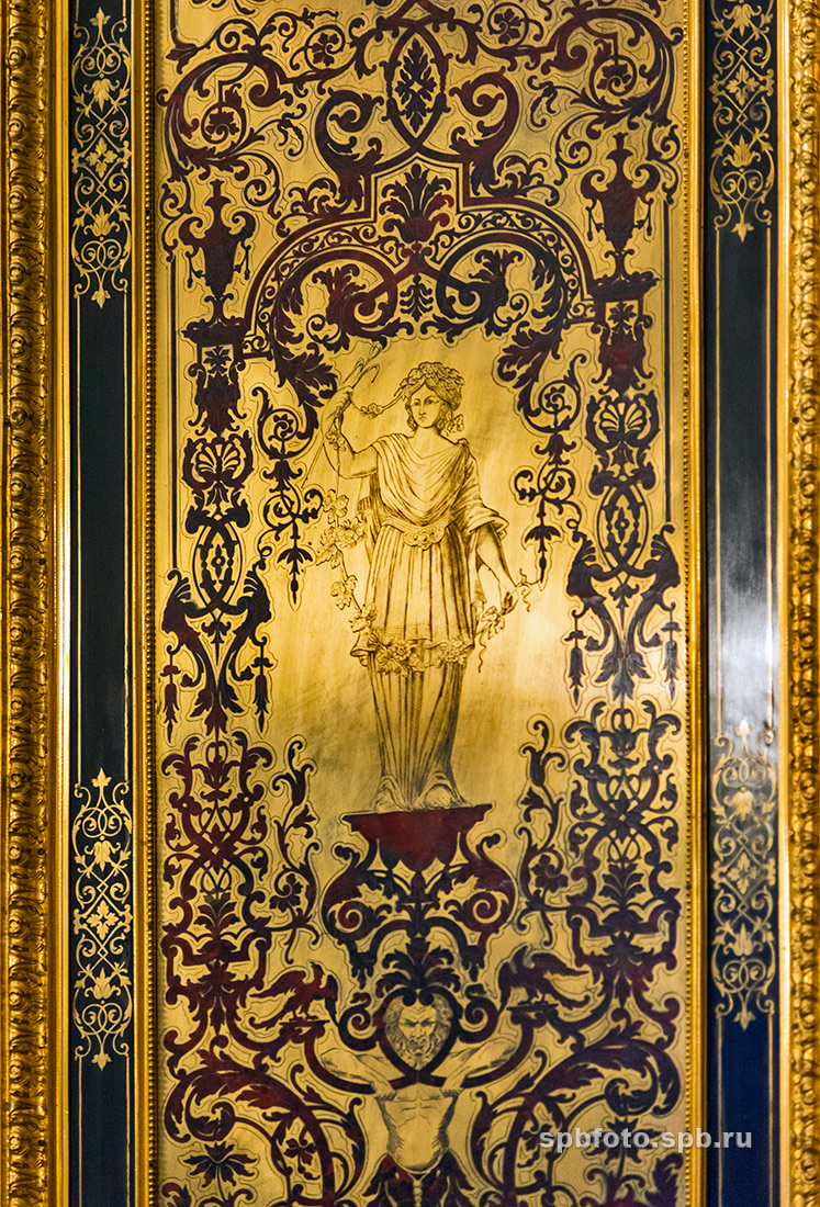 Двери в Зале Итальянского искусства XV-XVI вв. Зал Леонардо да Винчи. Эрмитаж.