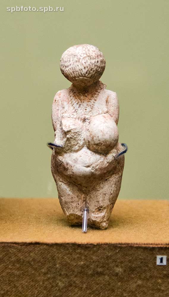 Женская статуэтка. Палеолит. 23-21 тысячи лет назад.
