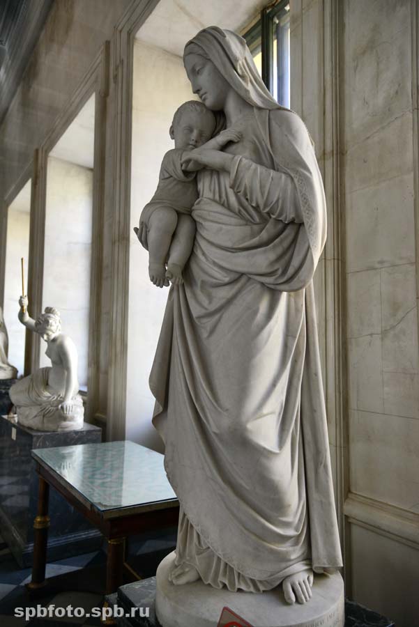 Скульптура Эрмитажа. Мадонна с младенцем.